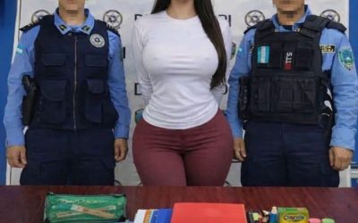 Maestra Capturada en santa rosa el día de Ayer por obligar a…vermas🤔😯
