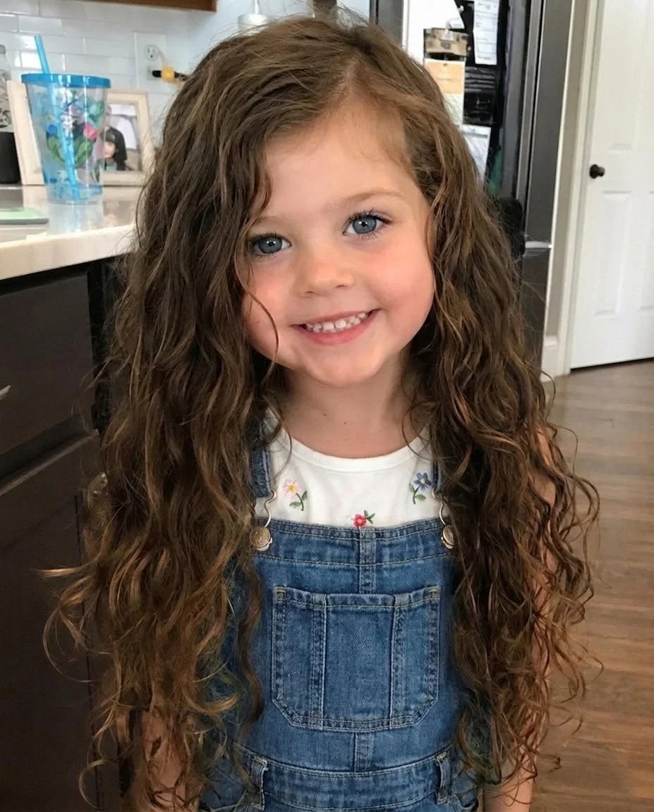 Mi hija de 4 años se negaba a cortarse el pelo, llorando: “Cuando mi papá vuelva, no me reconocerá”. Pero mi esposo falleció hace mucho