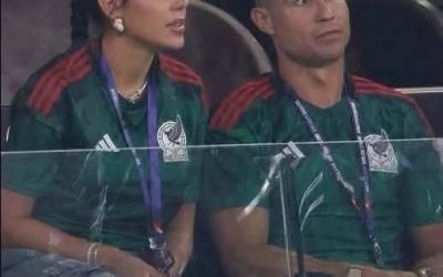 ¿Cristiano Ronaldo llevó una camiseta mexicana durante el Mundial? Esto es lo que sabemos.Para ver más, consulta el primer comentario.