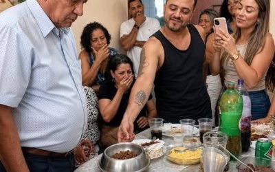 En mi 70 cumpleaños, mi hijo me sirvió croquetas sin imaginar jamás que esta humillación le dejaría sin hogar, sin un duro y sin máscara.