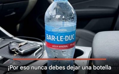 ¡Por eso nunca deberías dejar una botella de agua en un coche caliente!
